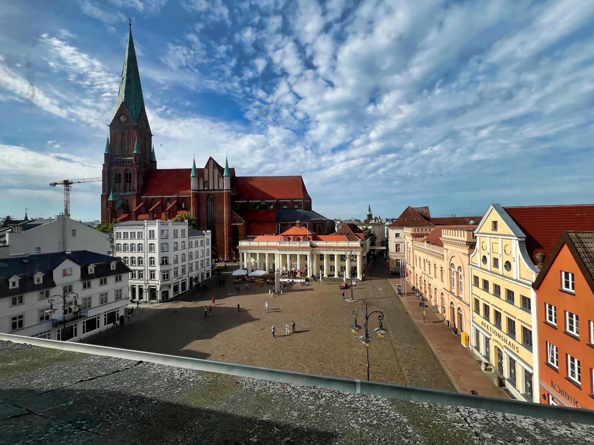 Nr 3 Lichtdurchflutetes Apartment Am Historischen Marktplatz 66 Qm #Cosiness Company 23 Schwerin  Buitenkant foto